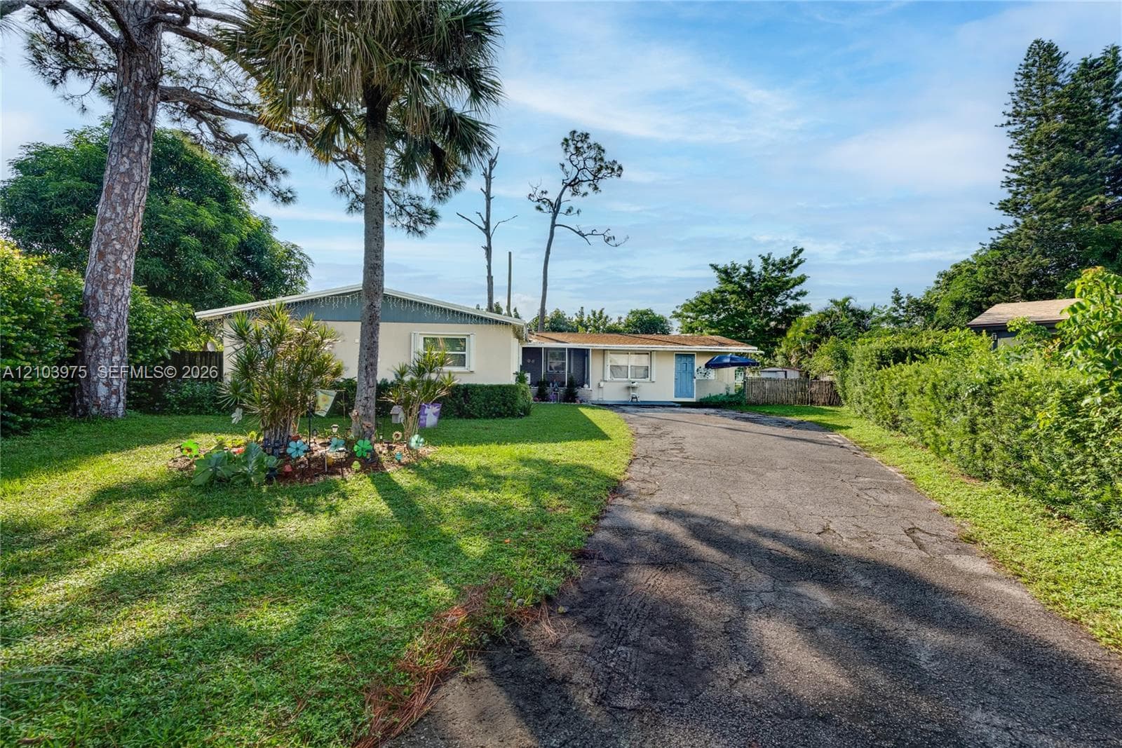 851 Caroline Cir, West Palm Beach FL 33413 - West Palm Beach, FL - Photo 1