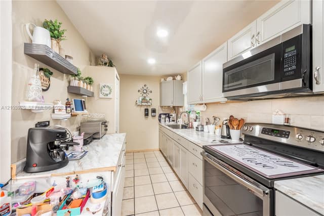 851 Caroline Cir, West Palm Beach FL 33413 - West Palm Beach, FL - Photo 5