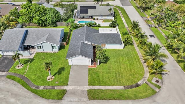5505 SW 9th St, Margate FL 33068 - Margate, FL - Photo 2