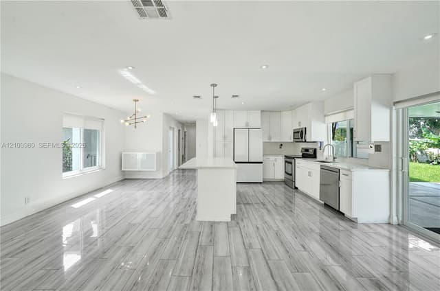 5505 SW 9th St, Margate FL 33068 - Margate, FL - Photo 6