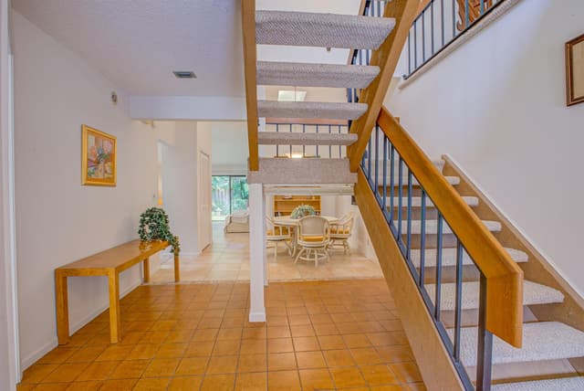 1092 Raintree Court, Palm Beach Gardens FL 33410 - Palm Beach Gardens, FL - Photo 2
