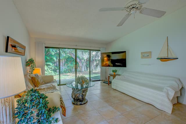 1092 Raintree Court, Palm Beach Gardens FL 33410 - Palm Beach Gardens, FL - Photo 3