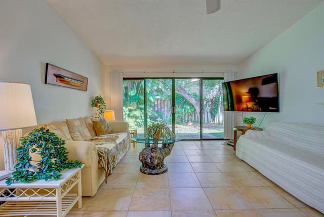 1092 Raintree Court, Palm Beach Gardens FL 33410 - Palm Beach Gardens, FL - Photo 5