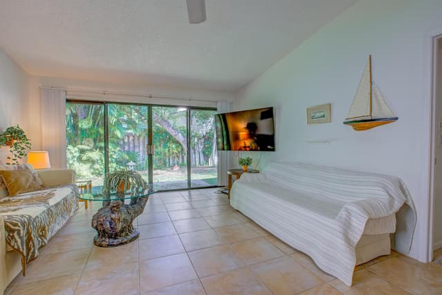1092 Raintree Court, Palm Beach Gardens FL 33410 - Palm Beach Gardens, FL - Photo 4