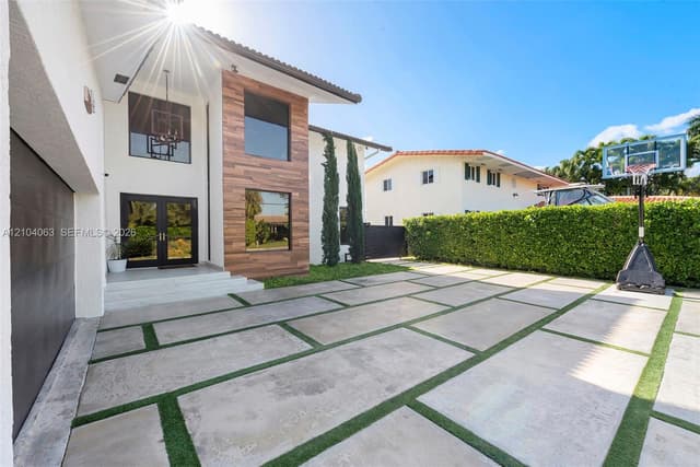 1942 NE 119th Rd, North Miami FL 33181 - North Miami, FL - Photo 3