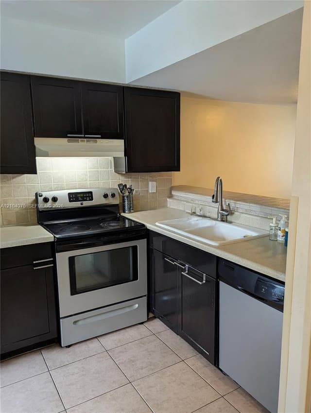 158 Riviera Cir # 3, Weston FL 33326 - Weston, FL - Photo 2