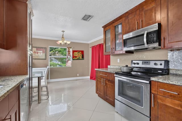 6351 SW 10TH Court, North Lauderdale FL 33068 - North Lauderdale, FL - Photo 3