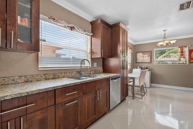 6351 SW 10TH Court, North Lauderdale FL 33068 - North Lauderdale, FL - Photo 4
