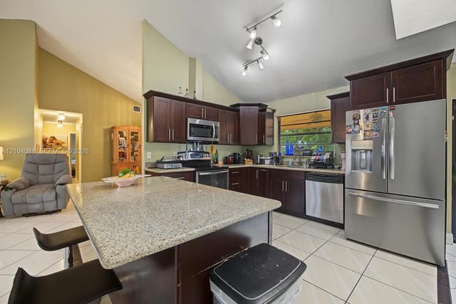 28702 SW 163rd Ct, Homestead FL 33033 - Homestead, FL - Photo 5