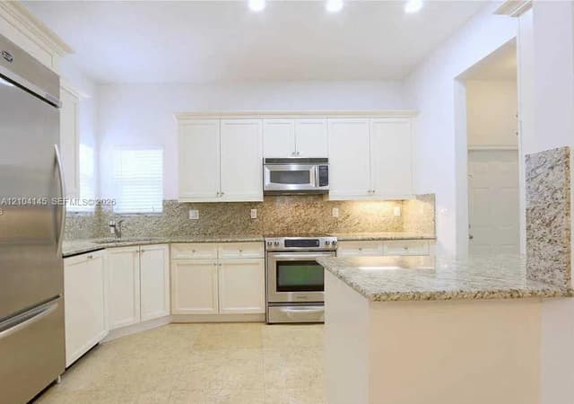 578 Loretto Ave # 5, Coral Gables FL 33146 - Coral Gables, FL - Photo 2
