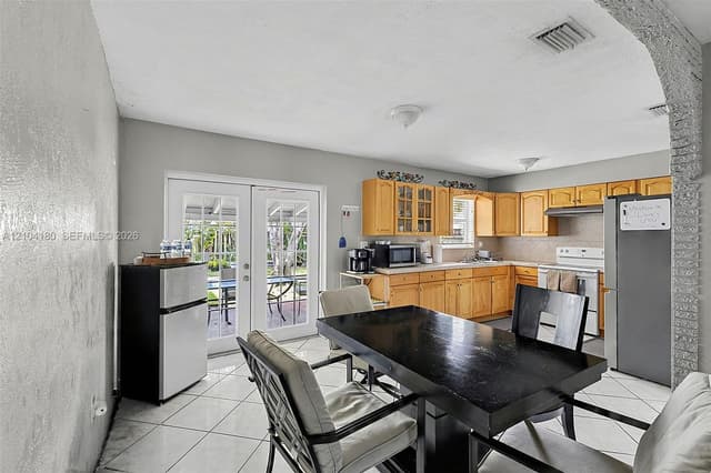 2440 Largo Dr, Miramar FL 33023 - Miramar, FL - Photo 5