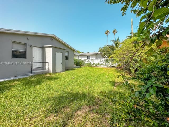 250 NW 82nd Ter, Miami FL 33150 - Miami, FL - Photo 5