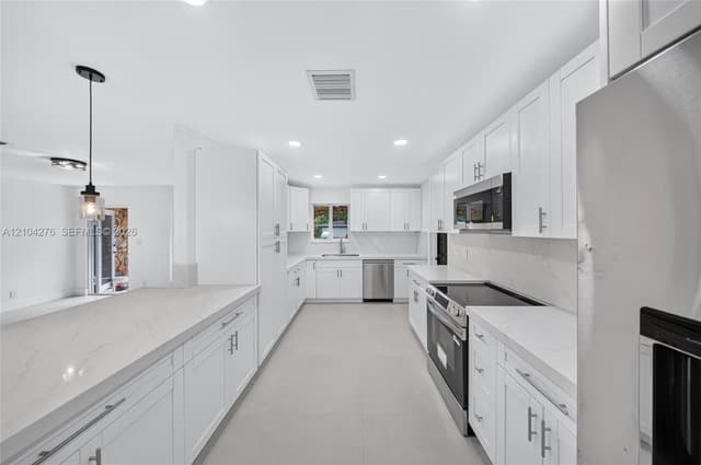 222 SW 58th Ave, Plantation FL 33317 - Plantation, FL - Photo 2