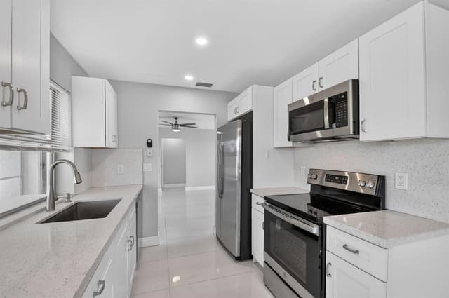 1404 SW 22nd Avenue, Boynton Beach FL 33426 - Boynton Beach, FL - Photo 2