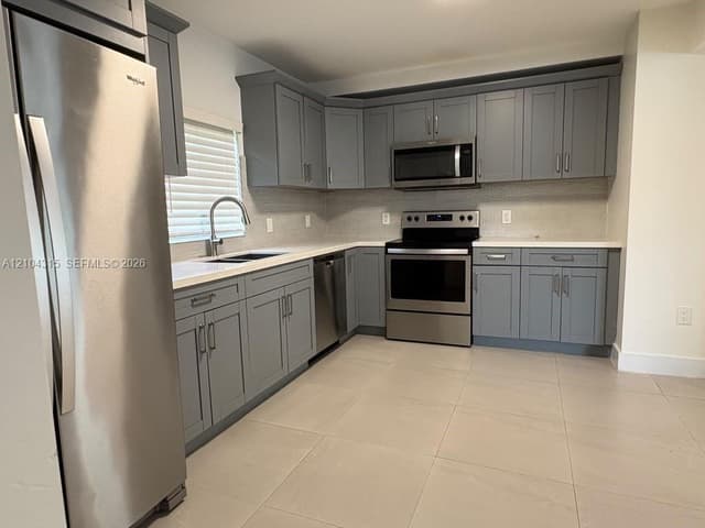 5911 SW 62nd Ter, South Miami FL 33143 - South Miami, FL - Photo 4