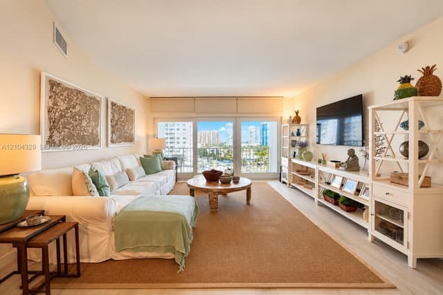 500 Bayview Dr # 1123, Sunny Isles Beach FL 33160 - Sunny Isles Beach, FL - Photo 2