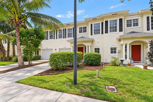 4102 Emerald Vista # 4102, Lake Worth FL 33461 - Lake Worth, FL - Photo 2