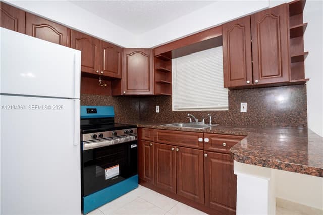 5270 SW 90th Way, Cooper City FL 33328 - Cooper City, FL - Photo 2