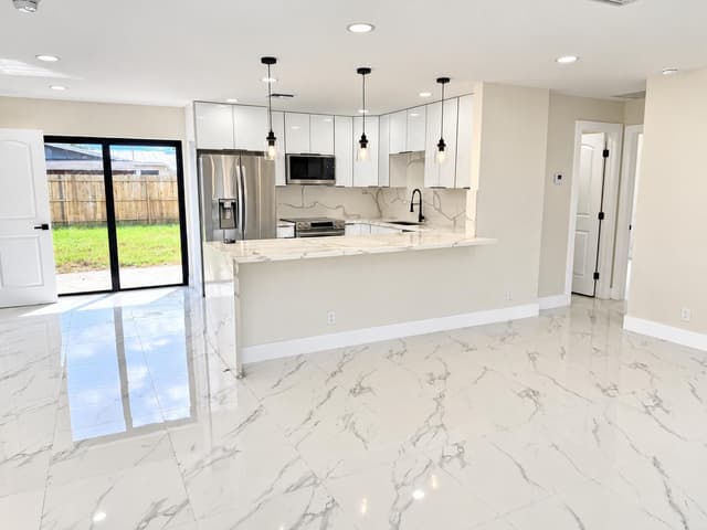 4922 ROYAL S, West Palm Beach FL 33415 - West Palm Beach, FL - Photo 2