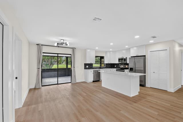 8213 ROSE MARIE Avenue W, Boynton Beach FL 33472 - Boynton Beach, FL - Photo 2