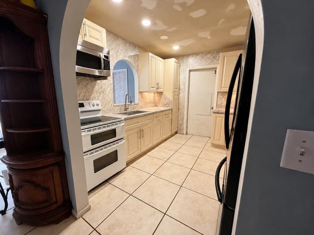 3464 ARTESIAN Drive, Lake Worth FL 33462 - Lake Worth, FL - Photo 5