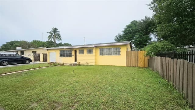 51 NE 195th St, North Miami FL 33179 - North Miami, FL - Photo 2