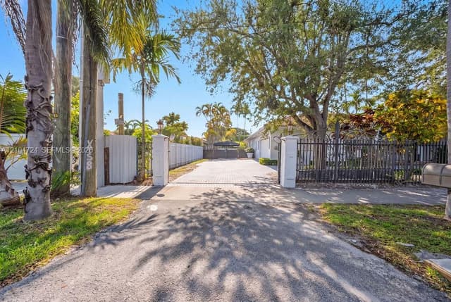 5750 SW 67th Ave, Miami FL 33143 - Miami, FL - Photo 3