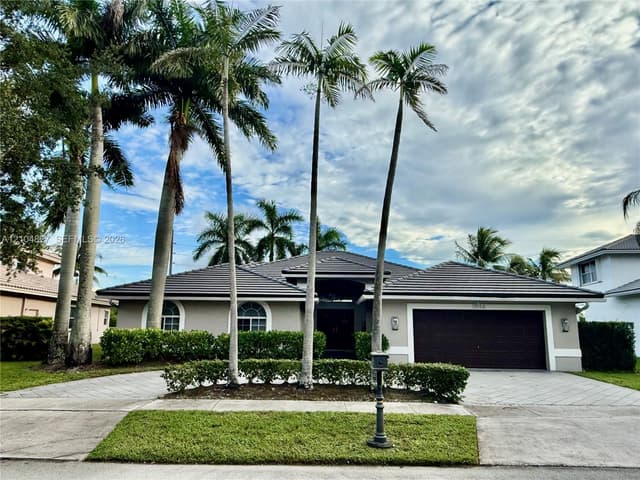 17558 SW 13th St, Pembroke Pines FL 33029 - Pembroke Pines, FL - Photo 3