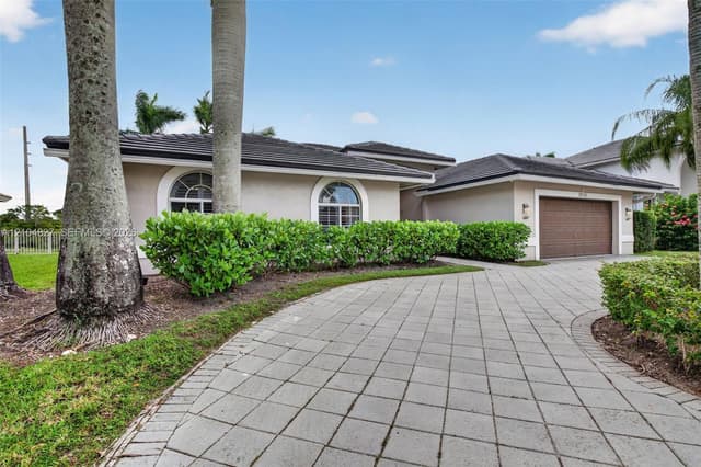 17558 SW 13th St, Pembroke Pines FL 33029 - Pembroke Pines, FL - Photo 4