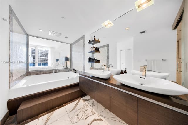 200 Biscayne Boulevard Way # 904, Miami FL 33131 - Miami, FL - Photo 6