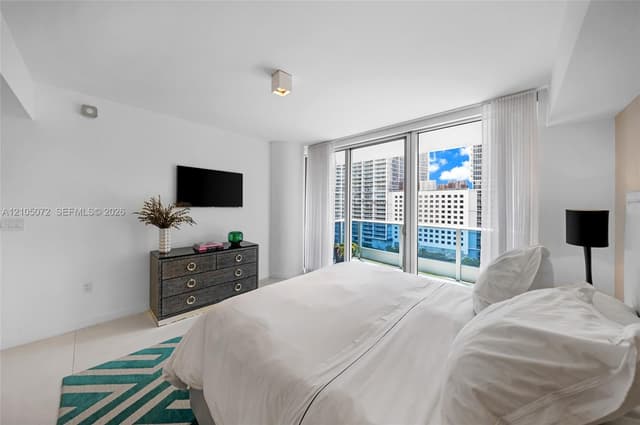 200 Biscayne Boulevard Way # 904, Miami FL 33131 - Miami, FL - Photo 5