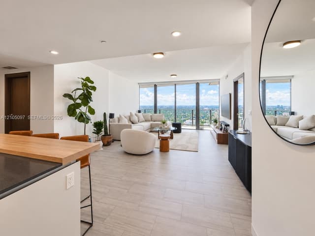 1000 Brickell Plz # 4706, Miami FL 33131 - Miami, FL - Photo 2