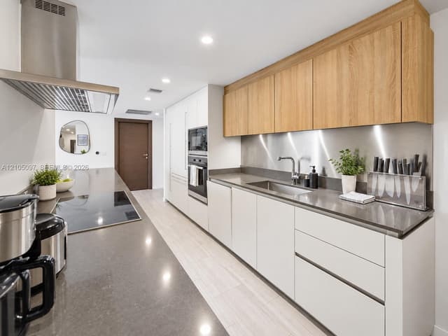 1000 Brickell Plz # 4706, Miami FL 33131 - Miami, FL - Photo 5