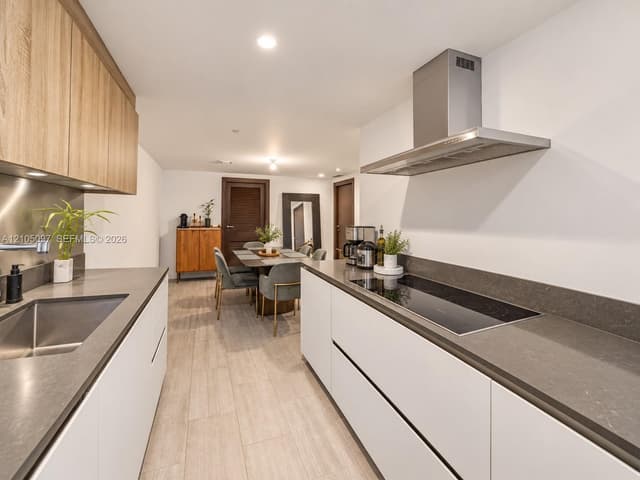 1000 Brickell Plz # 4706, Miami FL 33131 - Miami, FL - Photo 4