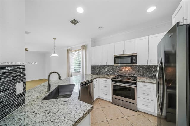 1058 Golden Cane Dr, Weston FL 33327 - Weston, FL - Photo 7