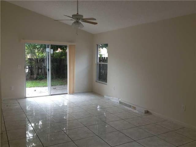 1307 E Glen Oak Road, North Lauderdale FL 33068 - North Lauderdale, FL - Photo 7