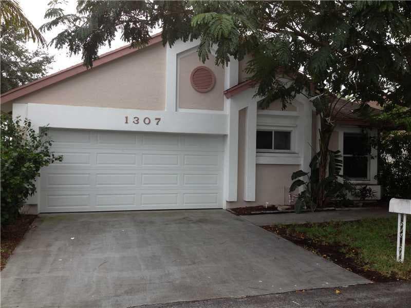 1307 E Glen Oak Road, North Lauderdale FL 33068 - North Lauderdale, FL - Photo 1