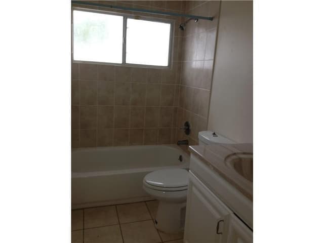 1307 E Glen Oak Road, North Lauderdale FL 33068 - North Lauderdale, FL - Photo 4
