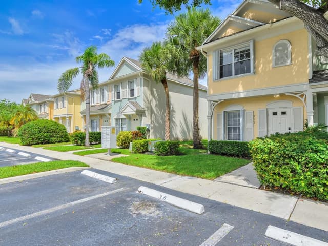 219 Mallory Court, Weston FL 33326 - Weston, FL - Photo 4