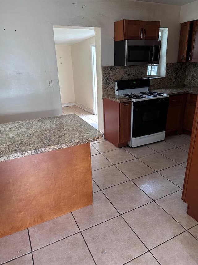 9229 NW 33RD AVE Road, Miami FL 33147 - Miami, FL - Photo 4