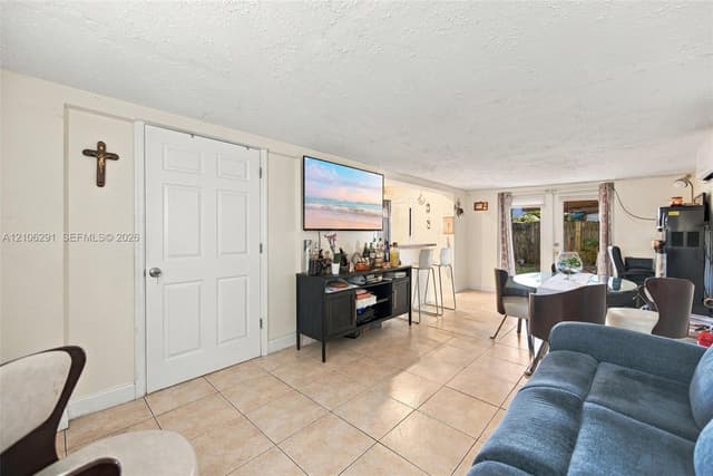 766 NW 42nd St, Oakland Park FL 33309 - Oakland Park, FL - Photo 6