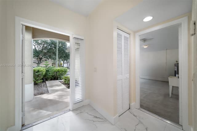 297 Conservation Dr, Weston FL 33327 - Weston, FL - Photo 6