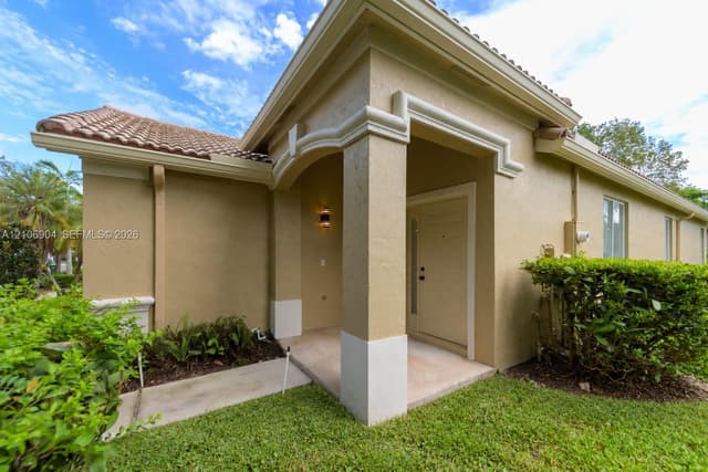 297 Conservation Dr, Weston FL 33327 - Weston, FL - Photo 4
