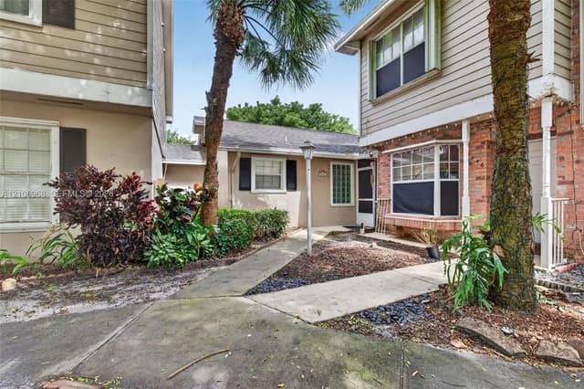 3752 NW 122nd Ter, Sunrise FL 33323 - Sunrise, FL - Photo 2