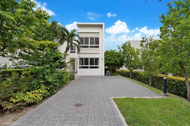 2485 NE 135th St, North Miami FL 33181 - North Miami, FL - Photo 2