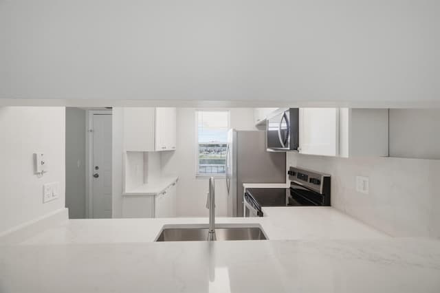 9939 THREE LAKES Circle # 14H, Boca Raton FL 33428 - Boca Raton, FL - Photo 6