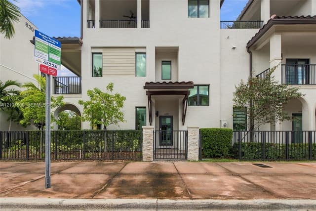4274 NW 83rd Ave, Doral FL 33166 - Doral, FL - Photo 2