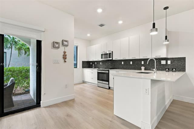 4274 NW 83rd Ave, Doral FL 33166 - Doral, FL - Photo 7