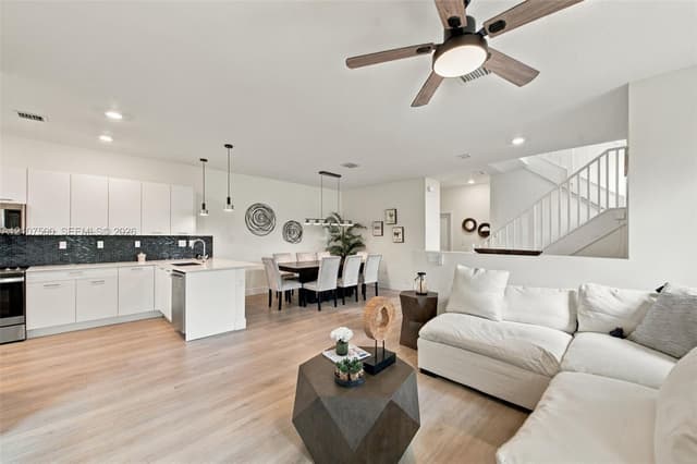 4274 NW 83rd Ave, Doral FL 33166 - Doral, FL - Photo 5