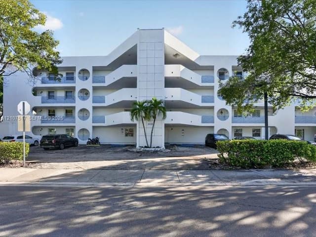 16531 NE 35th Ave # 11, North Miami Beach FL 33160 - North Miami Beach, FL - Photo 5